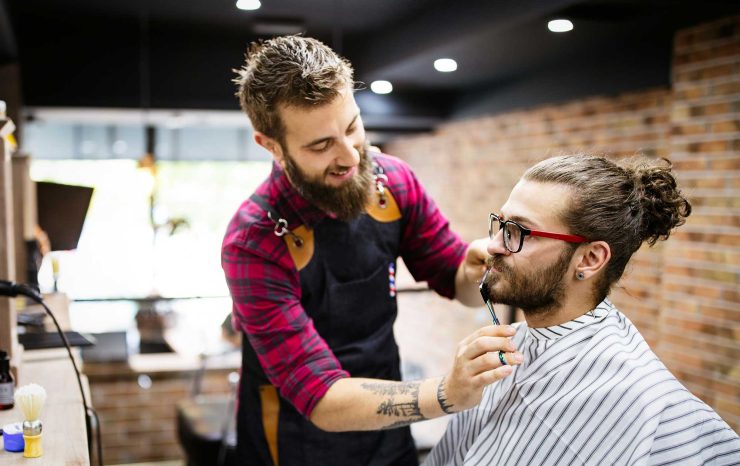 barber-shaving-a-bearded-man-in-a-barber-shop-clo-2021-08-28-09-19-00-utc