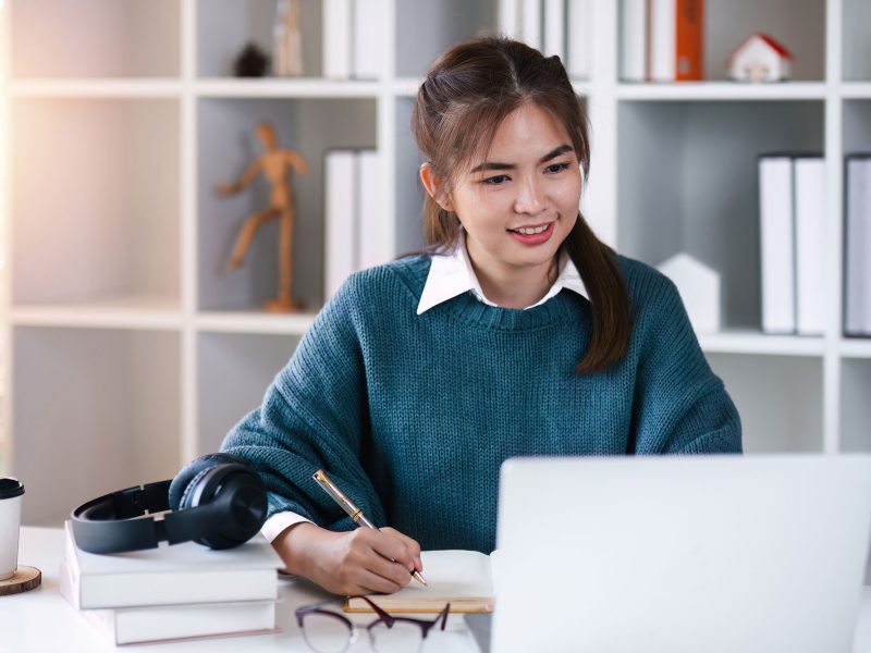 asian-girl-student-online-learning-class-study-onl-2023-09-19-00-41-13-utc