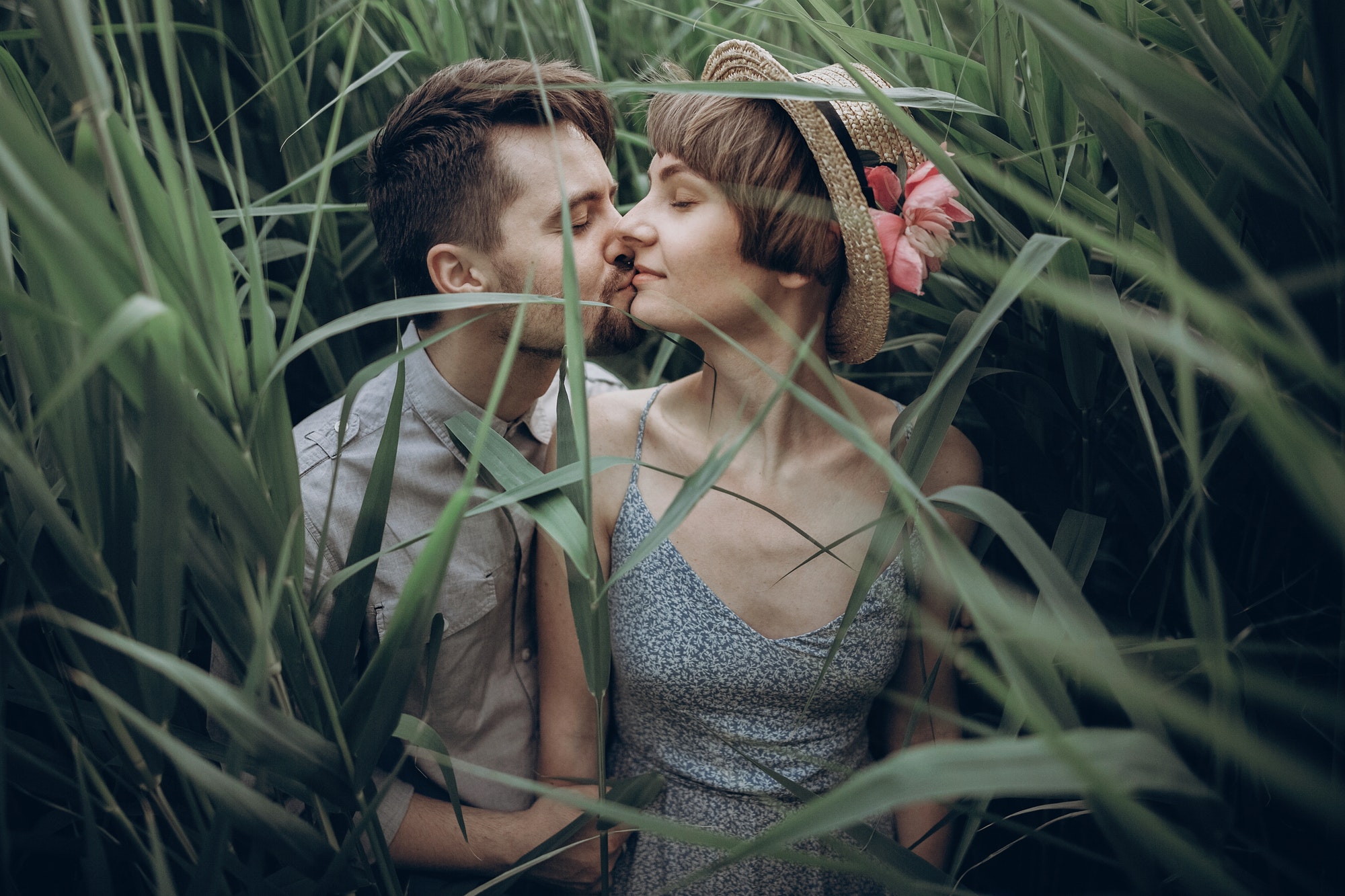 stylish-rustic-bride-and-groom-embracing-in-windy-high-reed-1.jpg